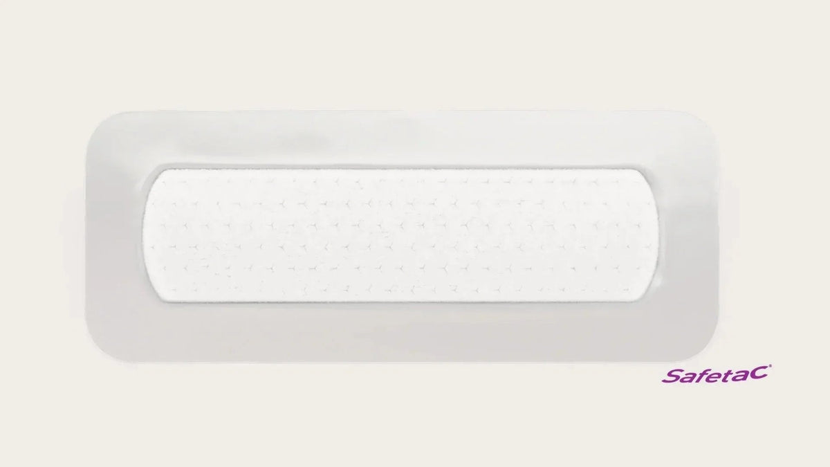 Rectangle adhesive wound dressing with white absorbent pad and transparent border